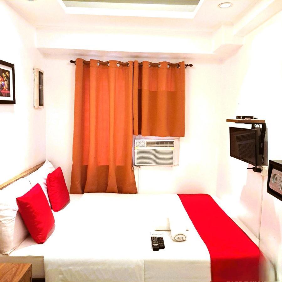 Makati Poblacion Hotel Mandaluyong Buitenkant foto