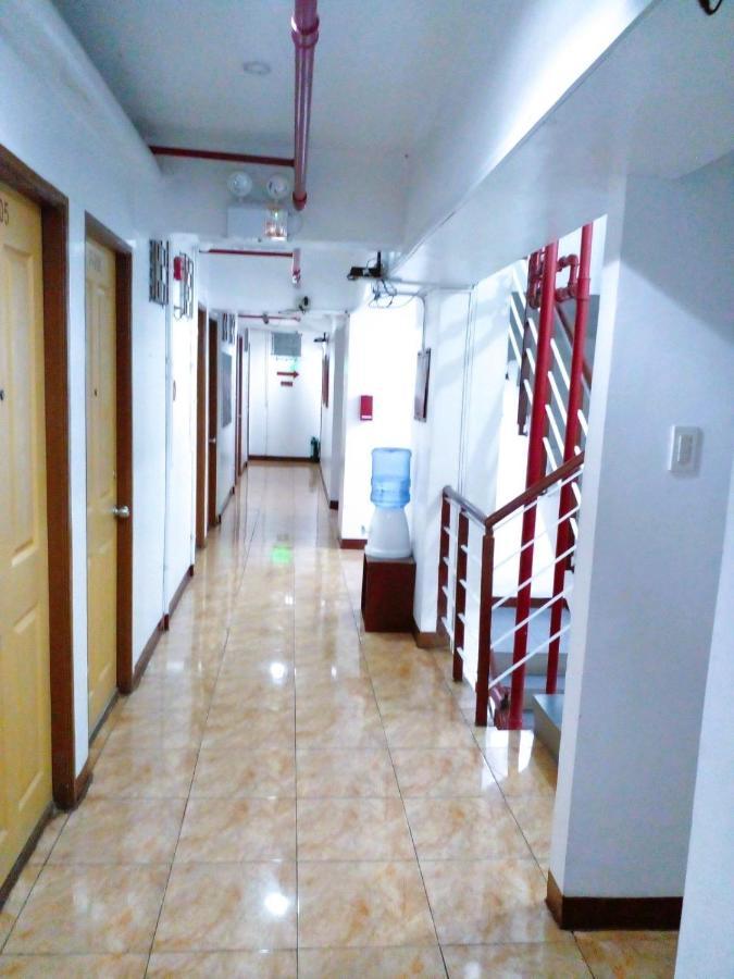 Makati Poblacion Hotel Mandaluyong Buitenkant foto
